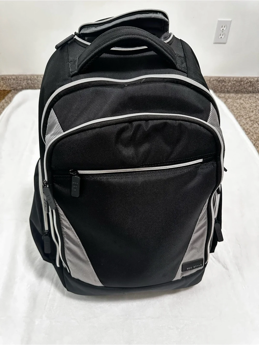 🚗 Eco Style Tech Executive Rolling Backpack